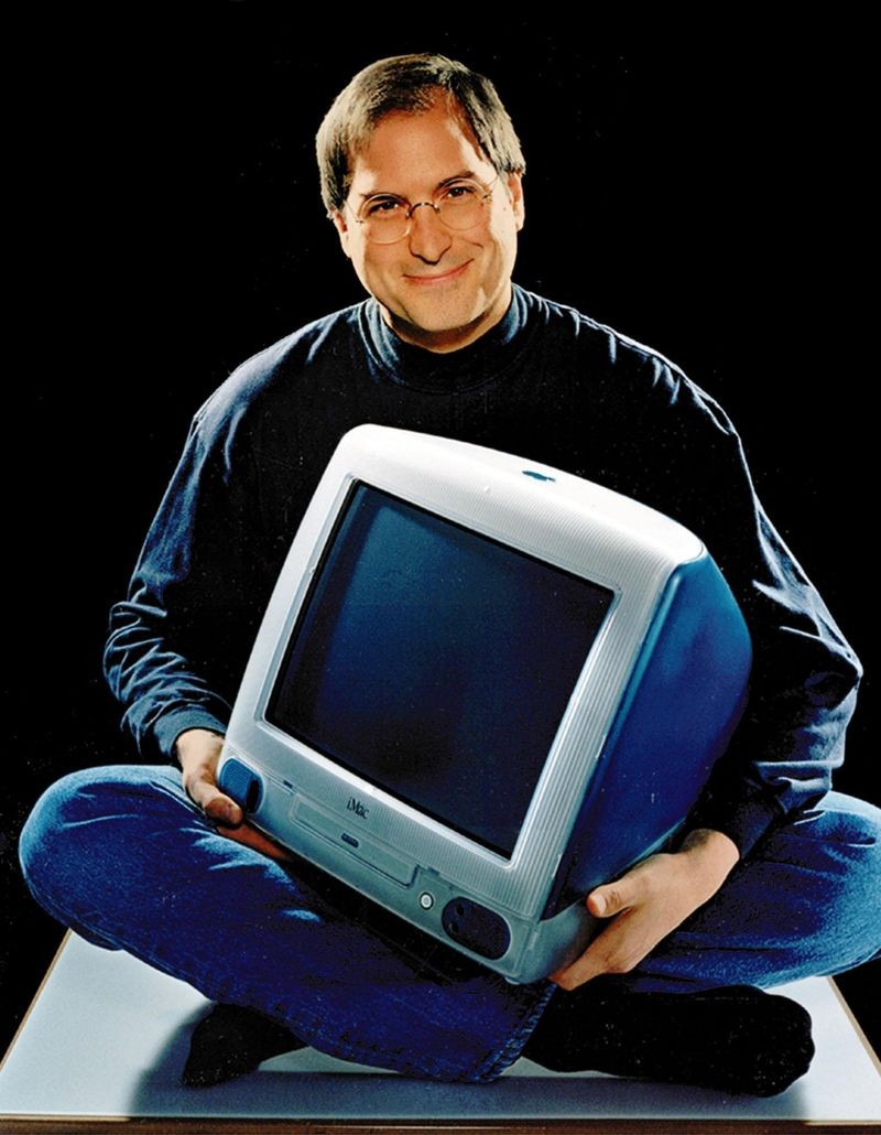 Jobs with the original iMac, 1998
©Apple Inc. / Moshe Brakha